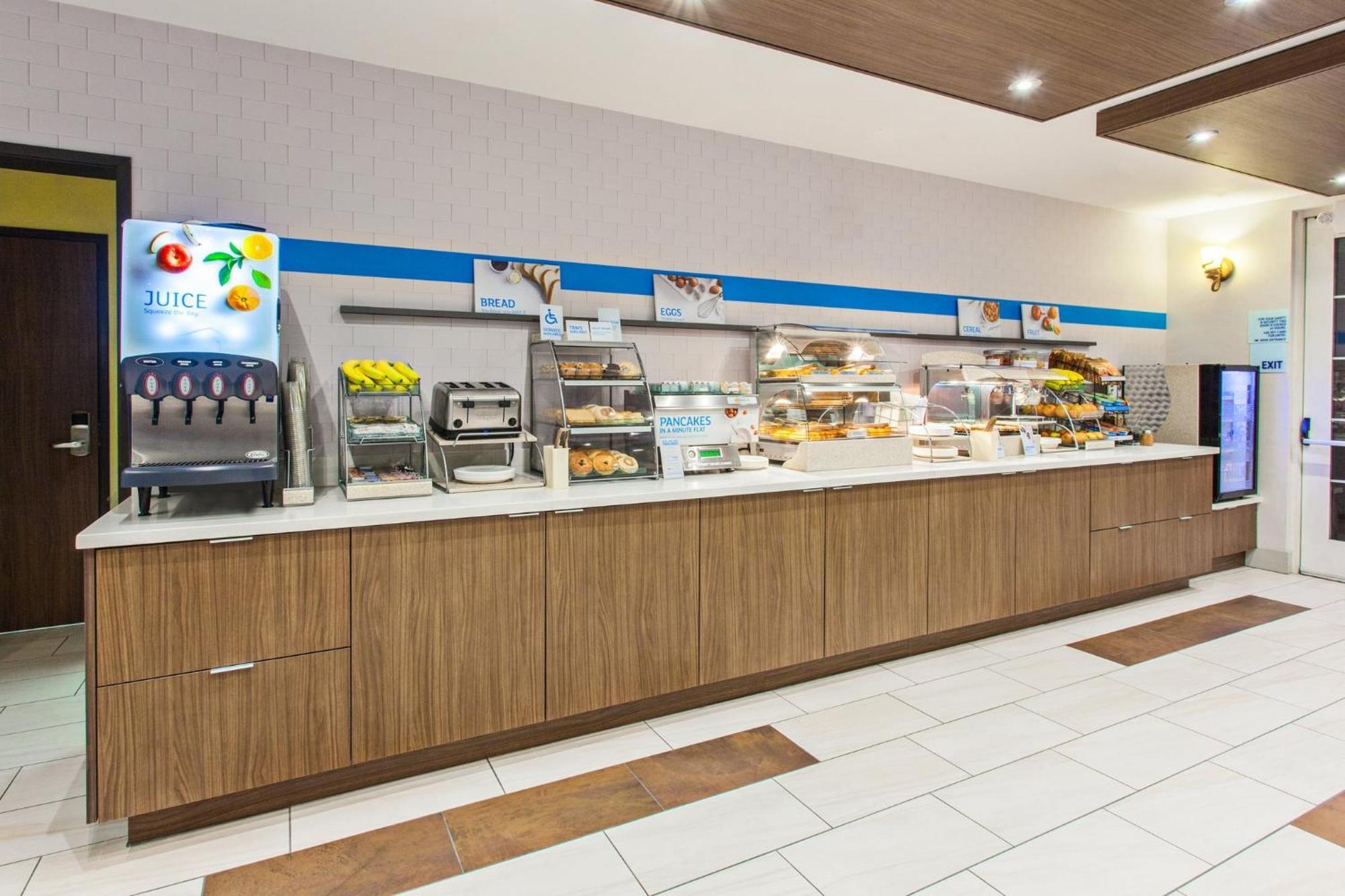 Holiday Inn Express & Suites Oakland - Airport By Ihg Eksteriør bilde